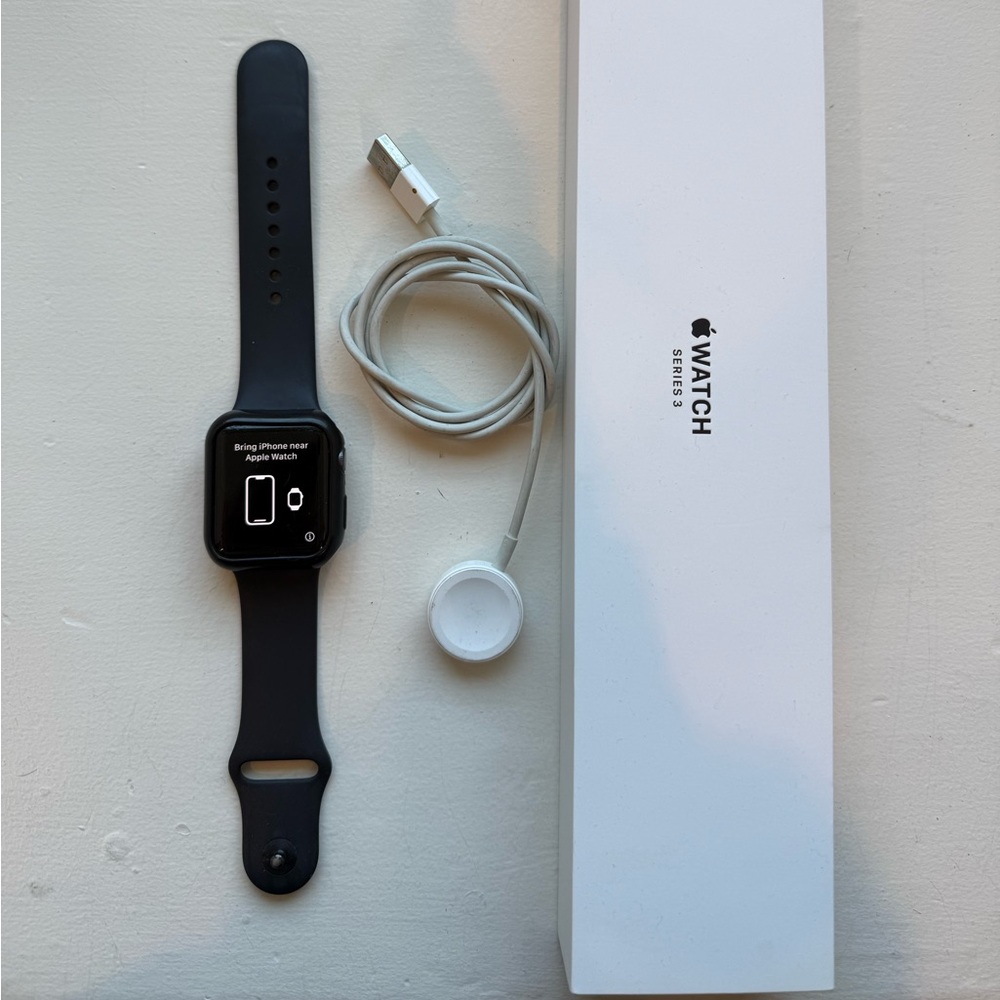 Apple Watch Series 3 42mm Space Gray Sport Band Black